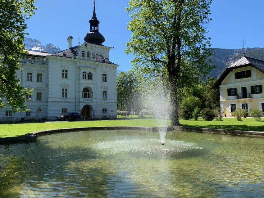Teich Springbrunnen Im Schlosspark